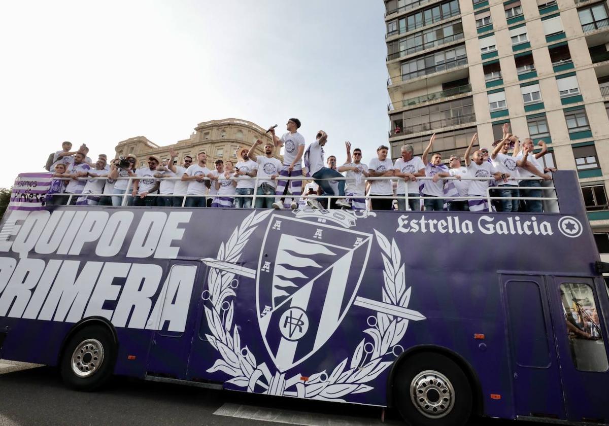 El Real Valladolid recupera el escudo de 1998