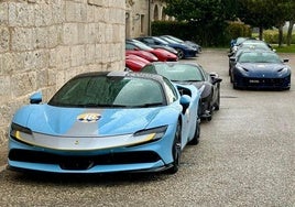 Ferraris aparcados junto al hotel Abadía de Retuerta, en la localidad vallisoletana de Sardón de Duero, el pasado 18 de junio.