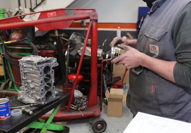 Taller de reparación de coches, en imagen de archivo.