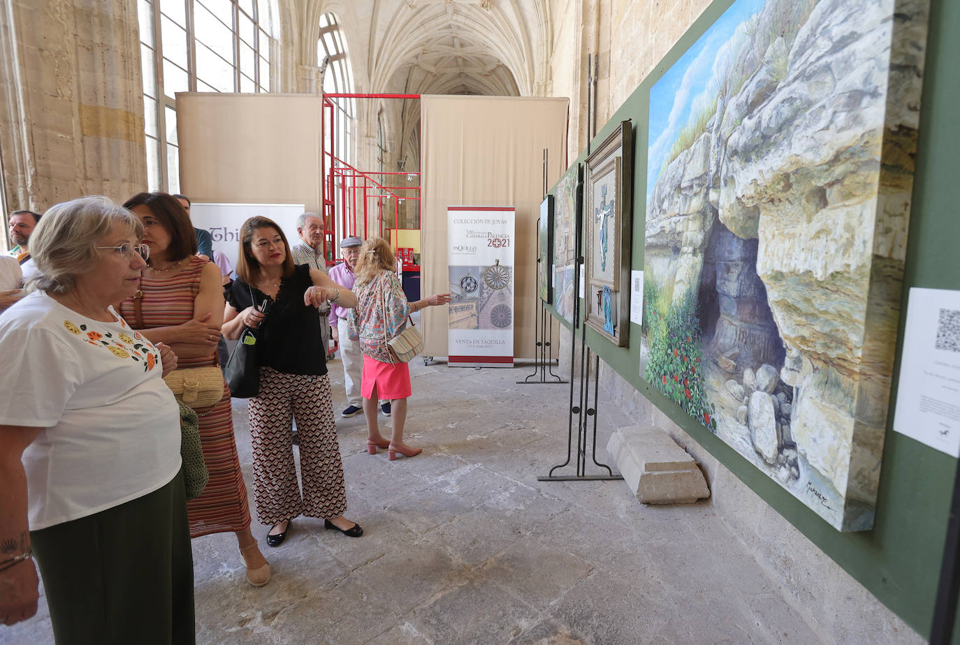 Veintisiete artistas palentinos exponen en el claustro de la Catedral