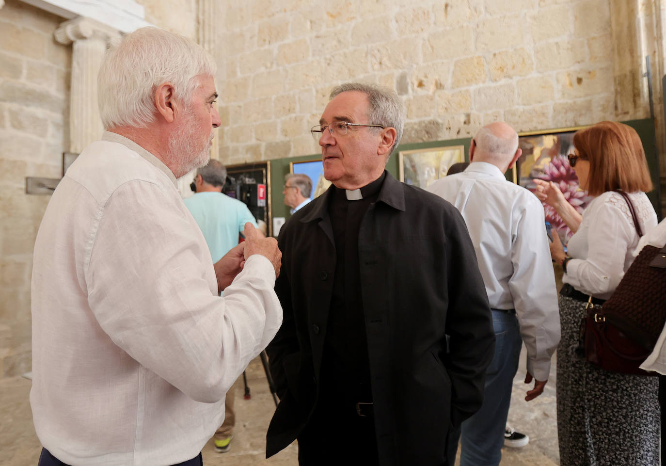 Veintisiete artistas palentinos exponen en el claustro de la Catedral