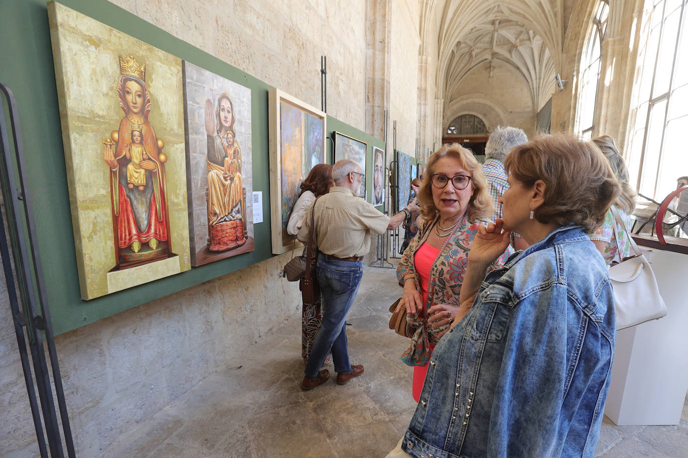 Veintisiete artistas palentinos exponen en el claustro de la Catedral