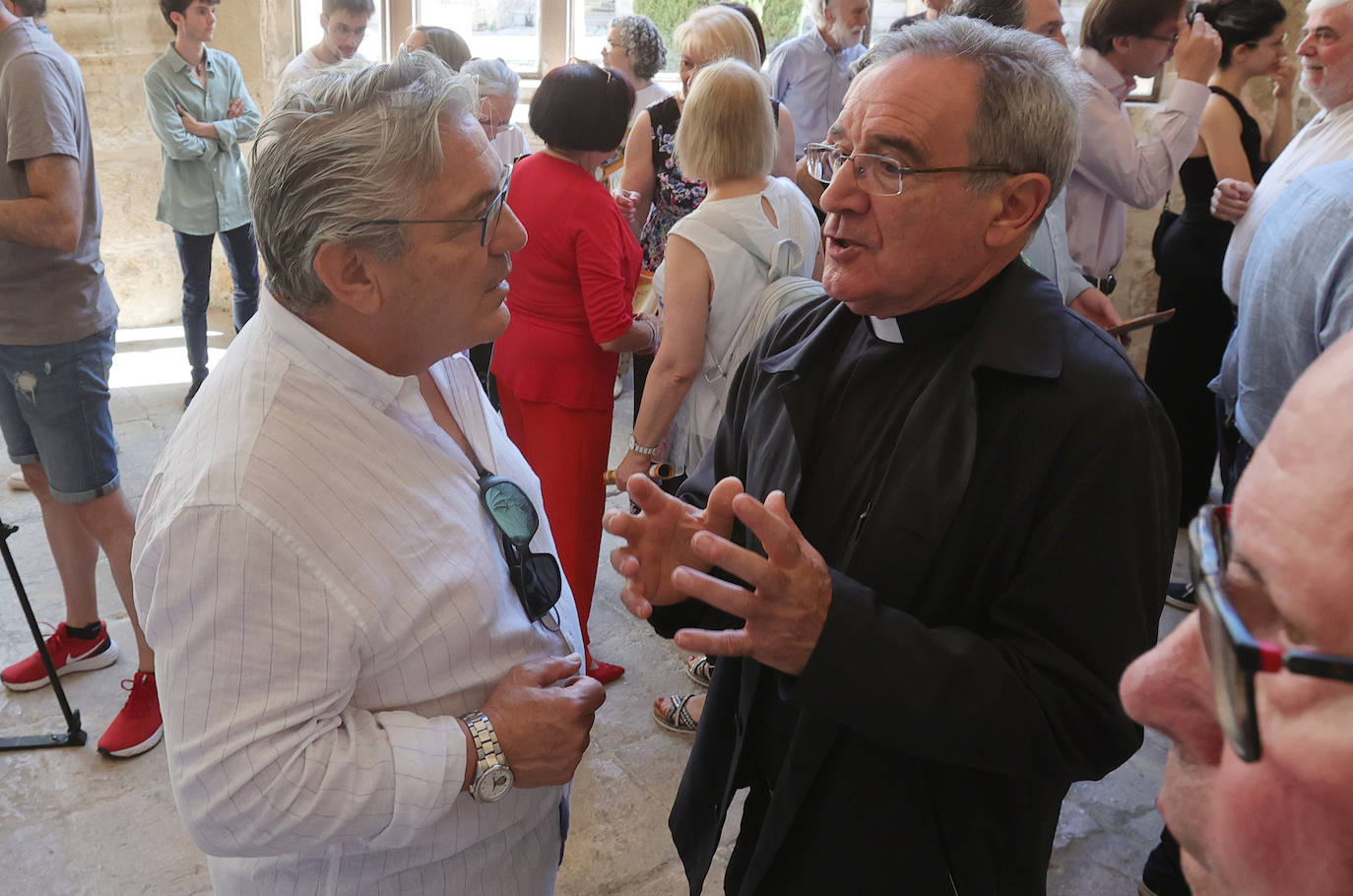 Veintisiete artistas palentinos exponen en el claustro de la Catedral