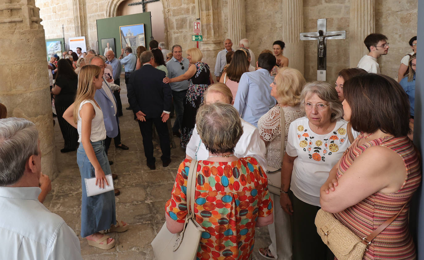 Veintisiete artistas palentinos exponen en el claustro de la Catedral