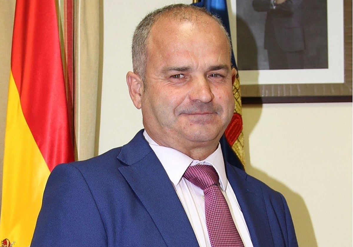 Alcalde de Villacastín, Julio César Sánchez Jiménez.