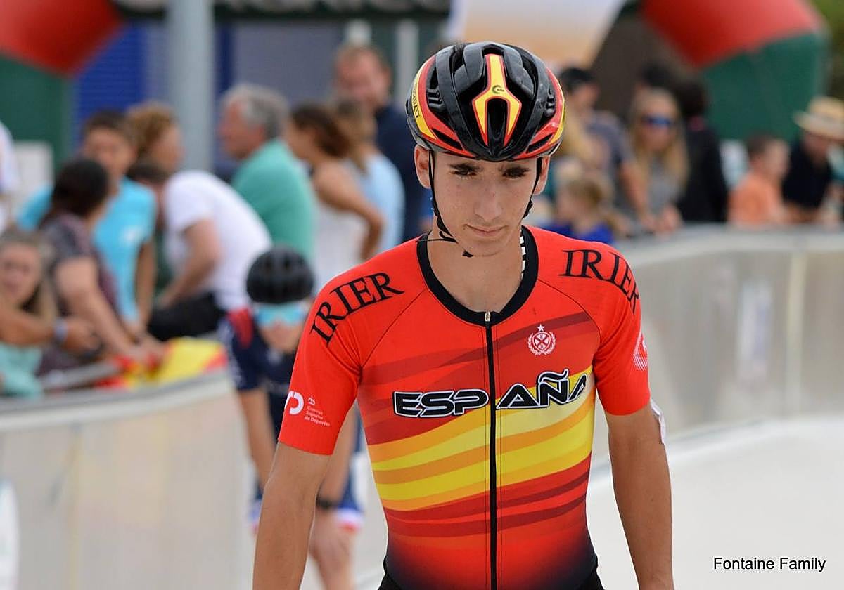 El patinador de los Rolling Lemons, Adrián Alonso, con la selección española.