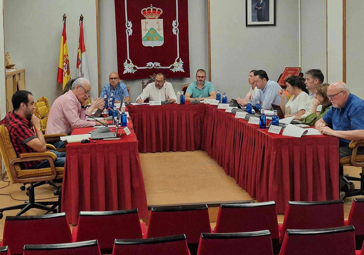 Pleno municipal en el Ayuntamiento de Tordesillas.