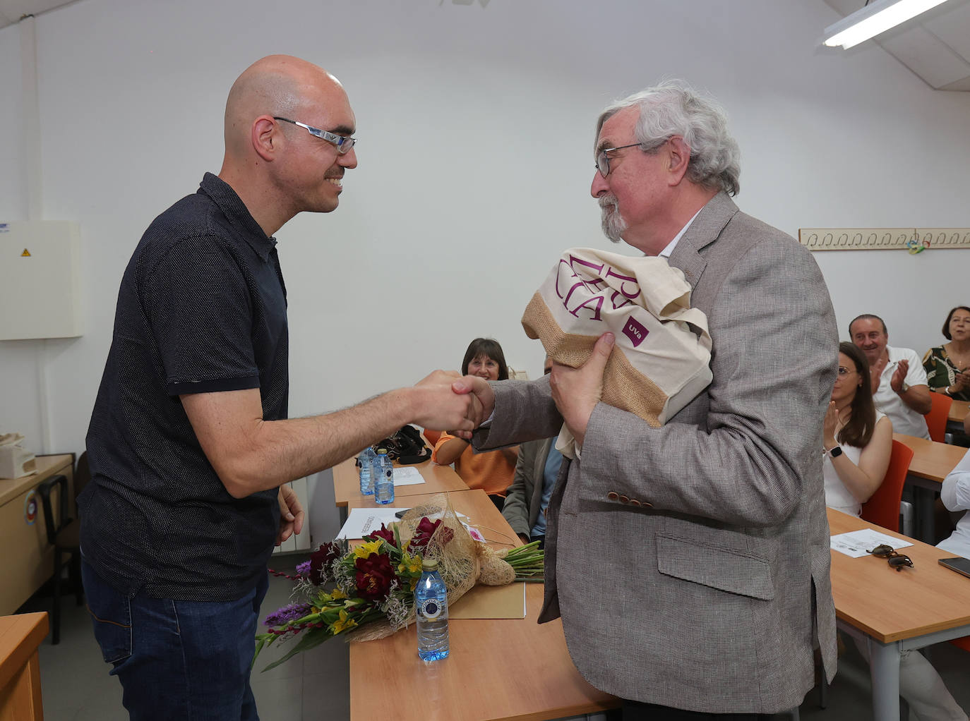 Homenaje a Enrique Delgado tras 47 años en el campus de Palencia