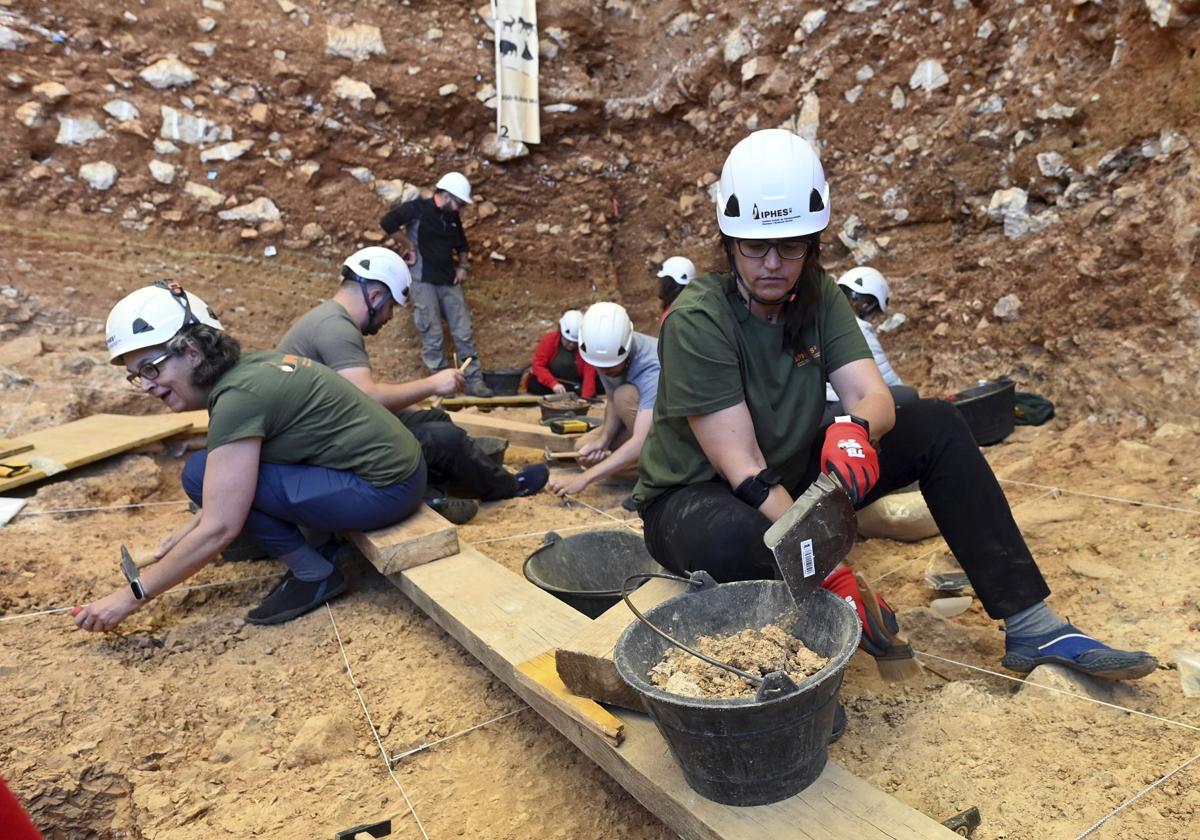 Excavaciones en el yacimiento de la Gran Dolina.