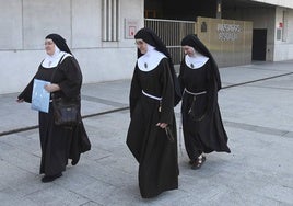 Monjas excomulgadas de Belorado a la salida de los juzgados de Burgos cuando acudieron a ratificar la denuncia contra Mario Iceta.