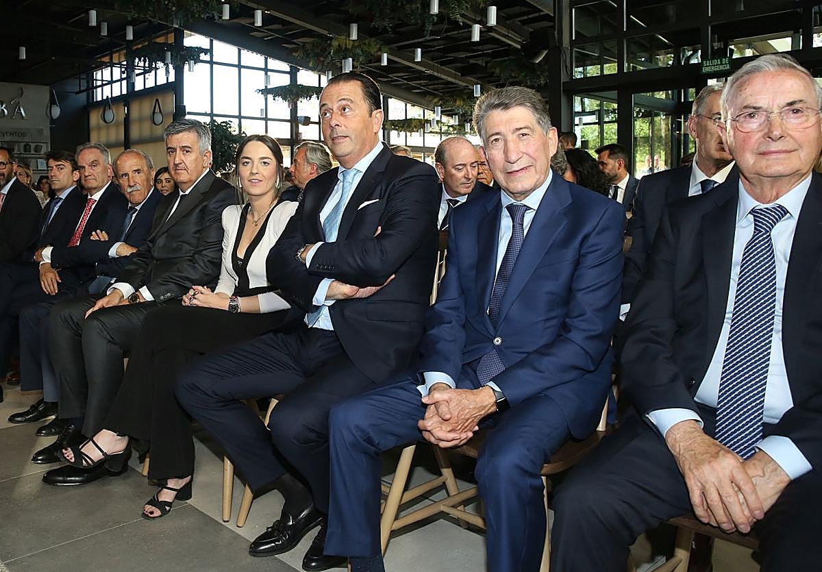 Los empresarios premiados por sus compañeros en la ceremonia de la CEOE en Segovia, este jueves.