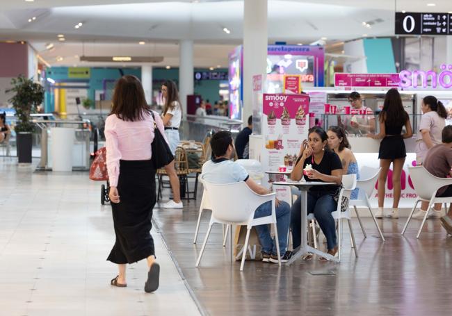 Centro comercial Vallsur durante la ola de calor