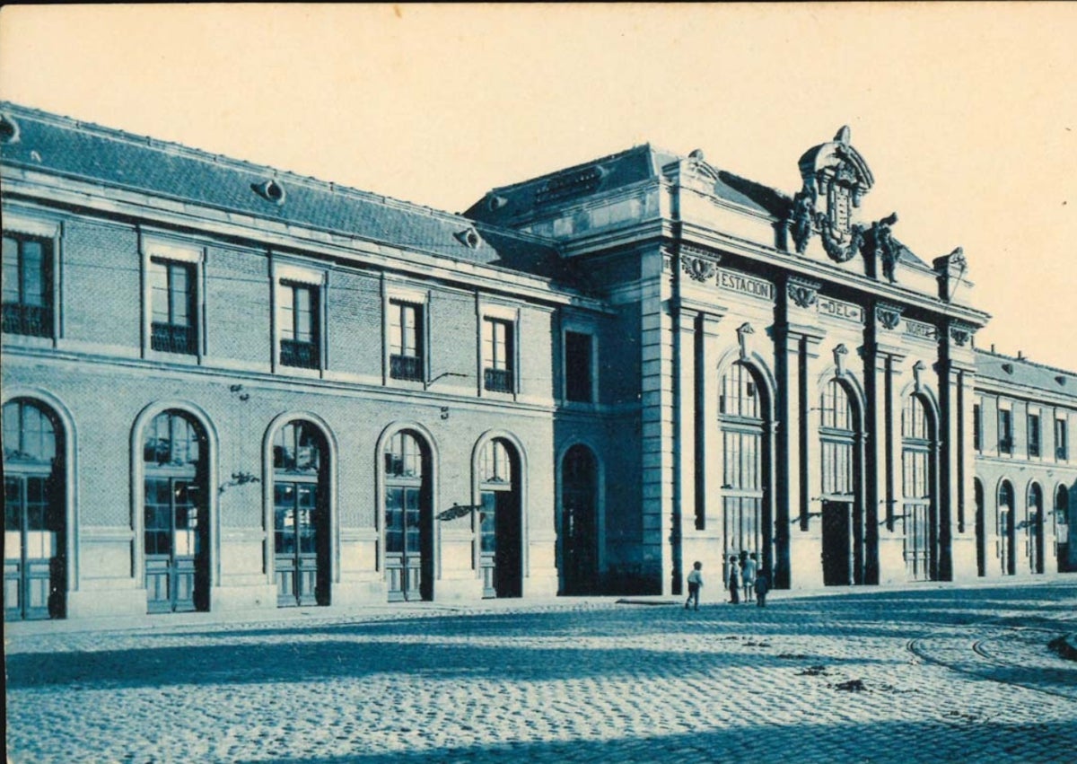 Imagen secundaria 1 - Arriba, vías y dependencias de Norte a mediados del siglo XIX. Abajo, la estación en los años 20 y Alberto Tabernero el día del homenaje por su jubilación, 10 de marzo de 1927.