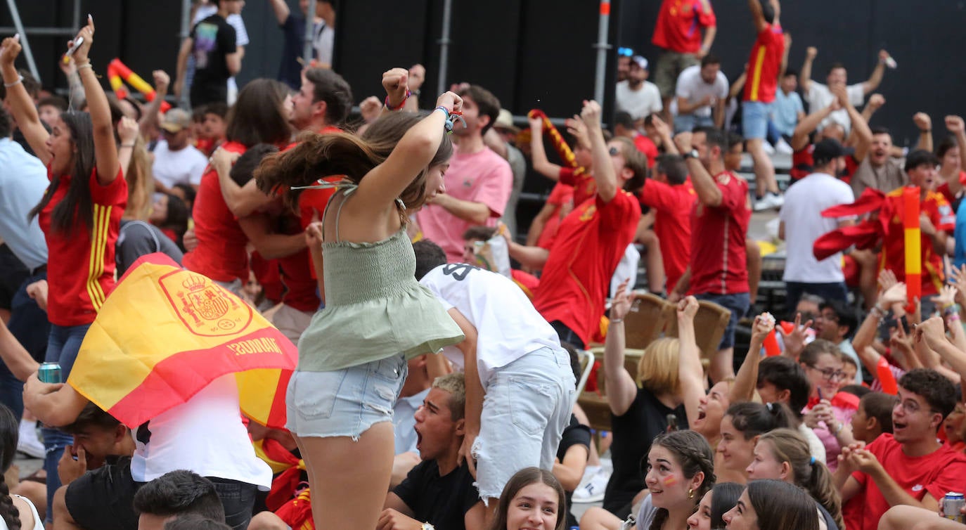 ¡Segovia celebra bajo la lluvia el triunfo de España!