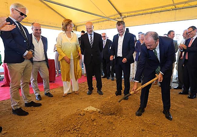 Gregorio Álvarez, presidente de Iberecológica, pone la primer piedra este viernes.