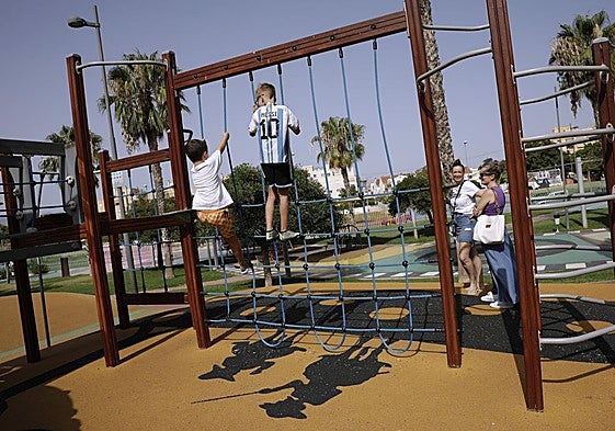 Niños jugando en la calle.