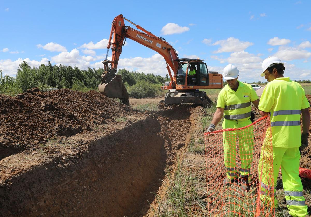 Trabajos de la modernización del regadío en el Bajo Carrión en tierras de Villoldo.