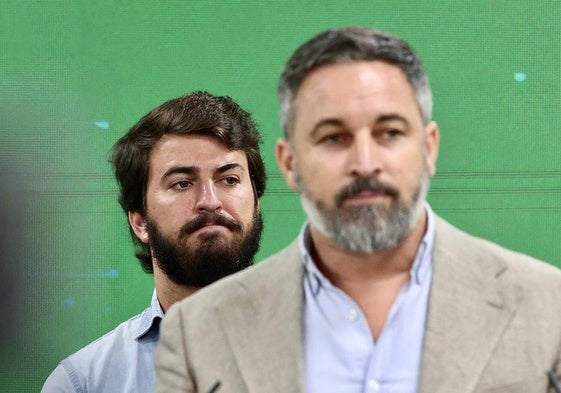 Abascal en un mítin junto a García-Gallardo.