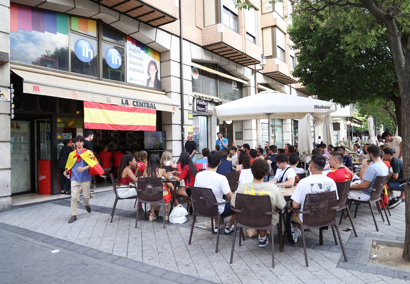 Las imágenes del ambiente del partido entre España y Francia