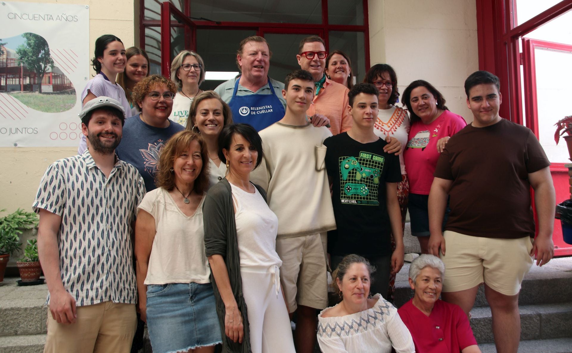 Los Morancos, con alumnos y profesores del instituto Marqués de Lozoya.