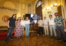 Presentación del festival en el salón de recepciones del Ayuntamiento con representantes de los grupos musicales.