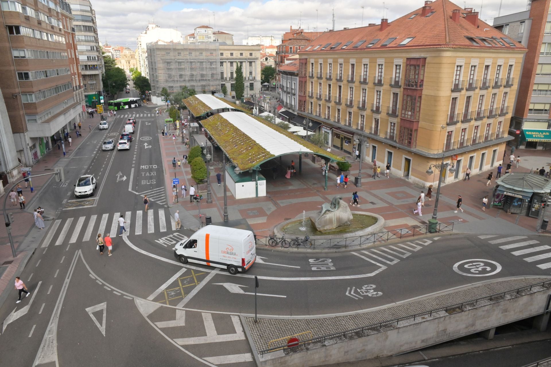 Plaza de España en imágenes, una centenaria ubicación comercial