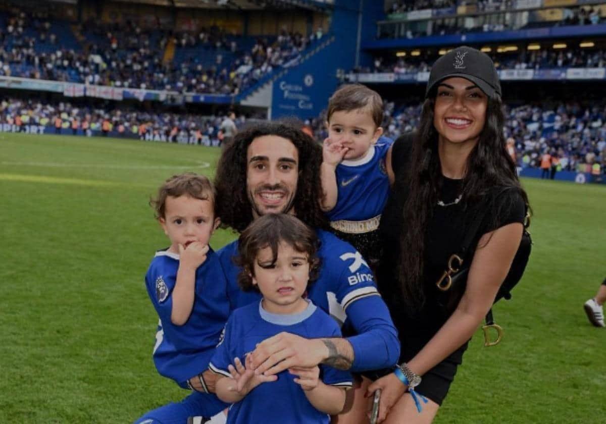 Marca Cucurella con su familia.