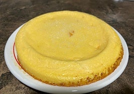 El pastel de melocotón, listo para degustar.