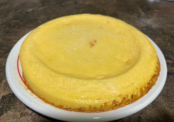 El pastel de melocotón, listo para degustar.