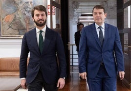 Juan García-Gallardo y Alfonso Fernández Mañueco, en la sede de la Junta, en una imagen de archivo.