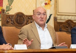 El alcalde de Valladolid, Jesús Julio Carnero, durante un pleno del Ayuntamiento.