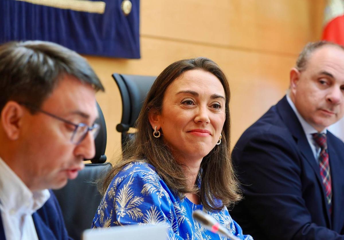 La nueva consejera de Agricultura, María González Corral, durante una rueda de prensa en las Cortes.