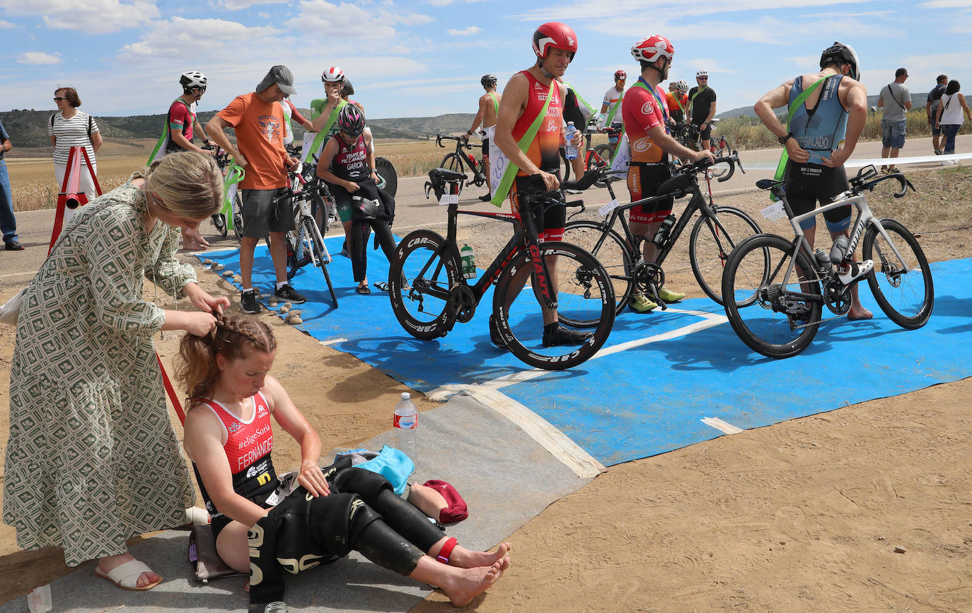 160 deportistas participan en el XXV Triatlón de Astudillo