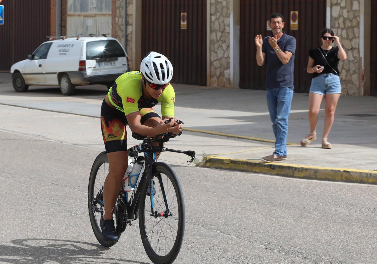 160 deportistas participan en el XXV Triatlón de Astudillo