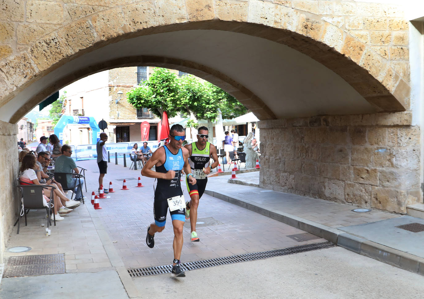 160 deportistas participan en el XXV Triatlón de Astudillo