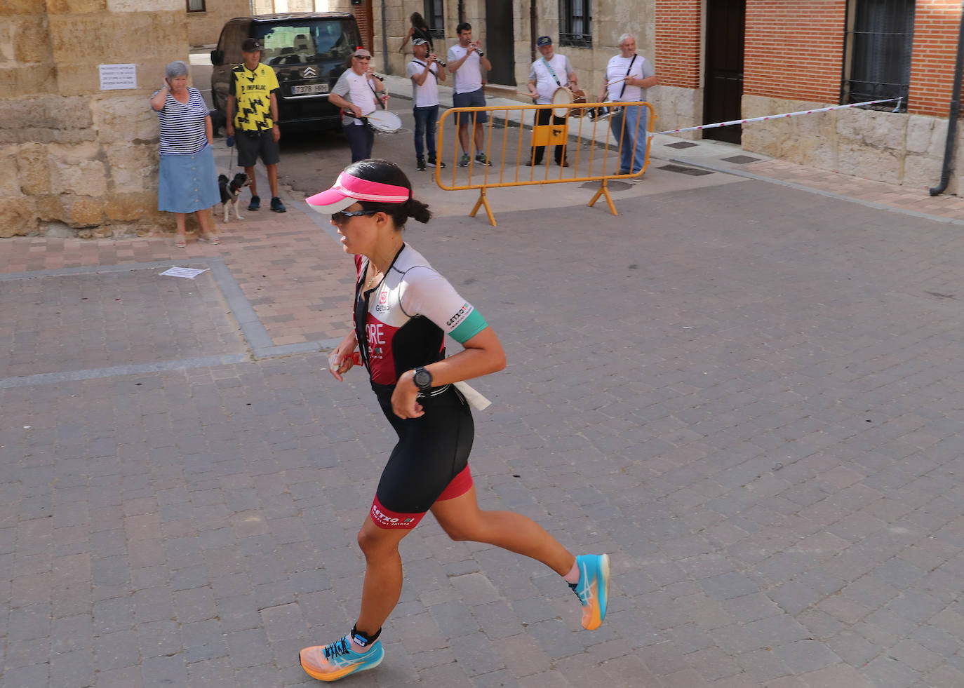 160 deportistas participan en el XXV Triatlón de Astudillo