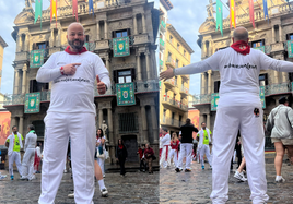 Javier Gómez con la camiseta de 'Maldita Valina' en honor a Ibai, el pequeño de dos años afectado por deficiencia de 3-hidroxi isobutiril-coa hidrolasa