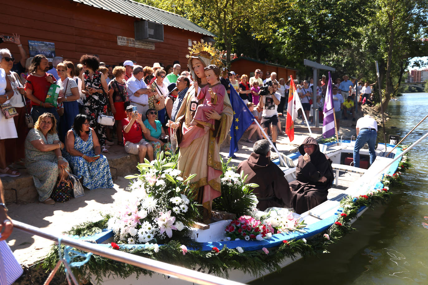 Misa y procesión en honor a la Virgen del Carmen en Valladolid