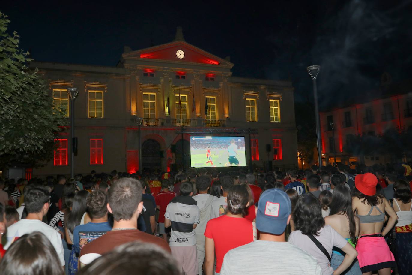 Así se celebró en la Plaza Mayor de Palencia el triunfo de España en la Eurocopa