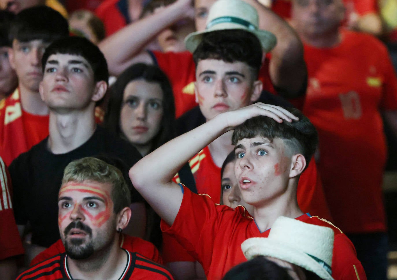 Las imágenes del espectacular ambiente en Recoletos para ver la final de la Eurocopa