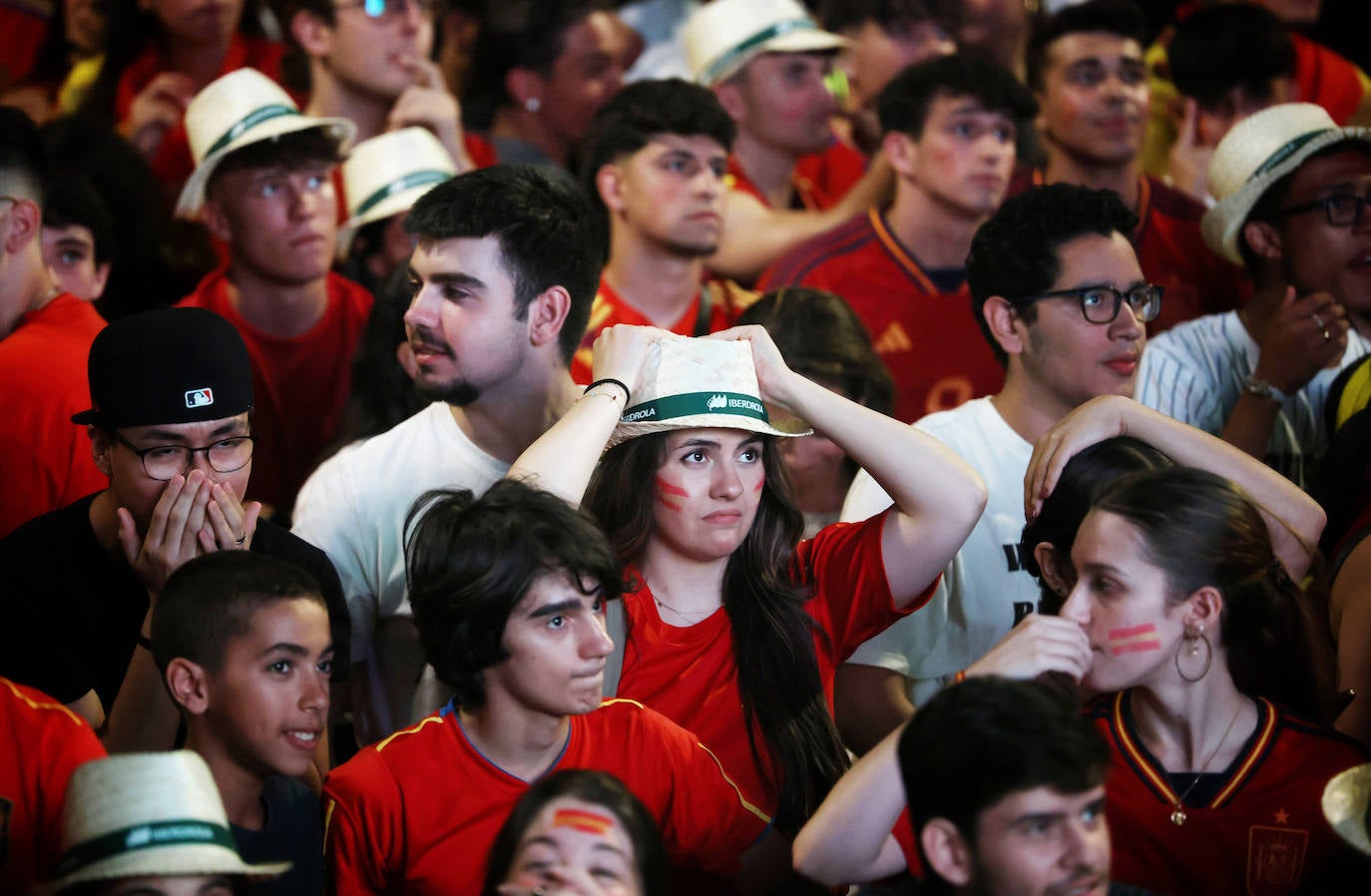 Las imágenes del espectacular ambiente en Recoletos para ver la final de la Eurocopa