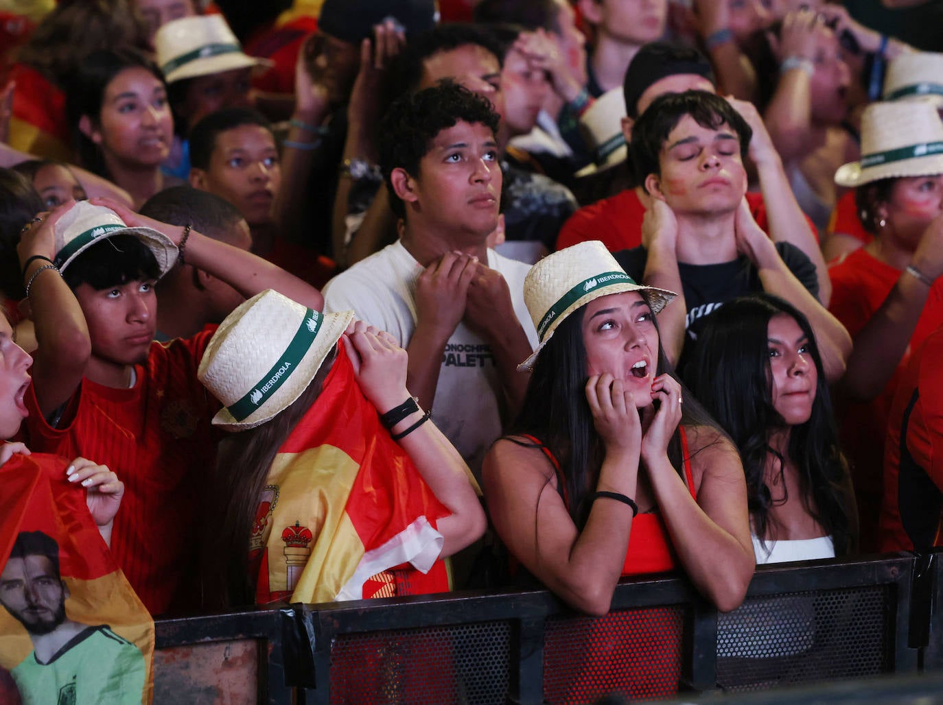 Las imágenes del espectacular ambiente en Recoletos para ver la final de la Eurocopa