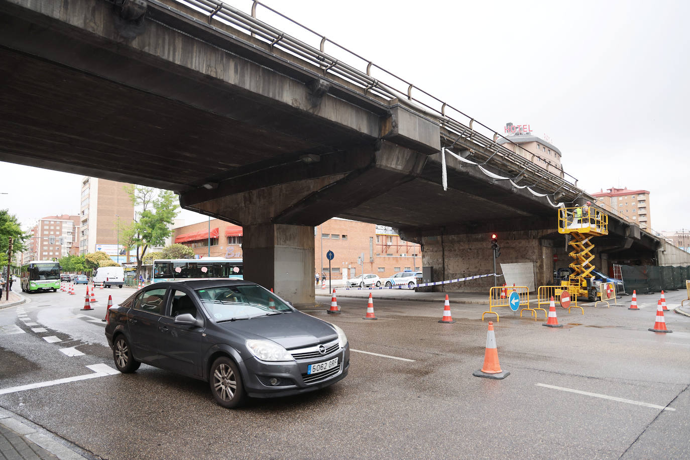 Corte de un carril en Arco de Ladrillo para continuar con las obras