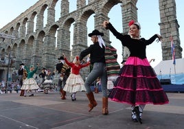 Una de las actuaciones del festilva folclórico internacional La Esteva.