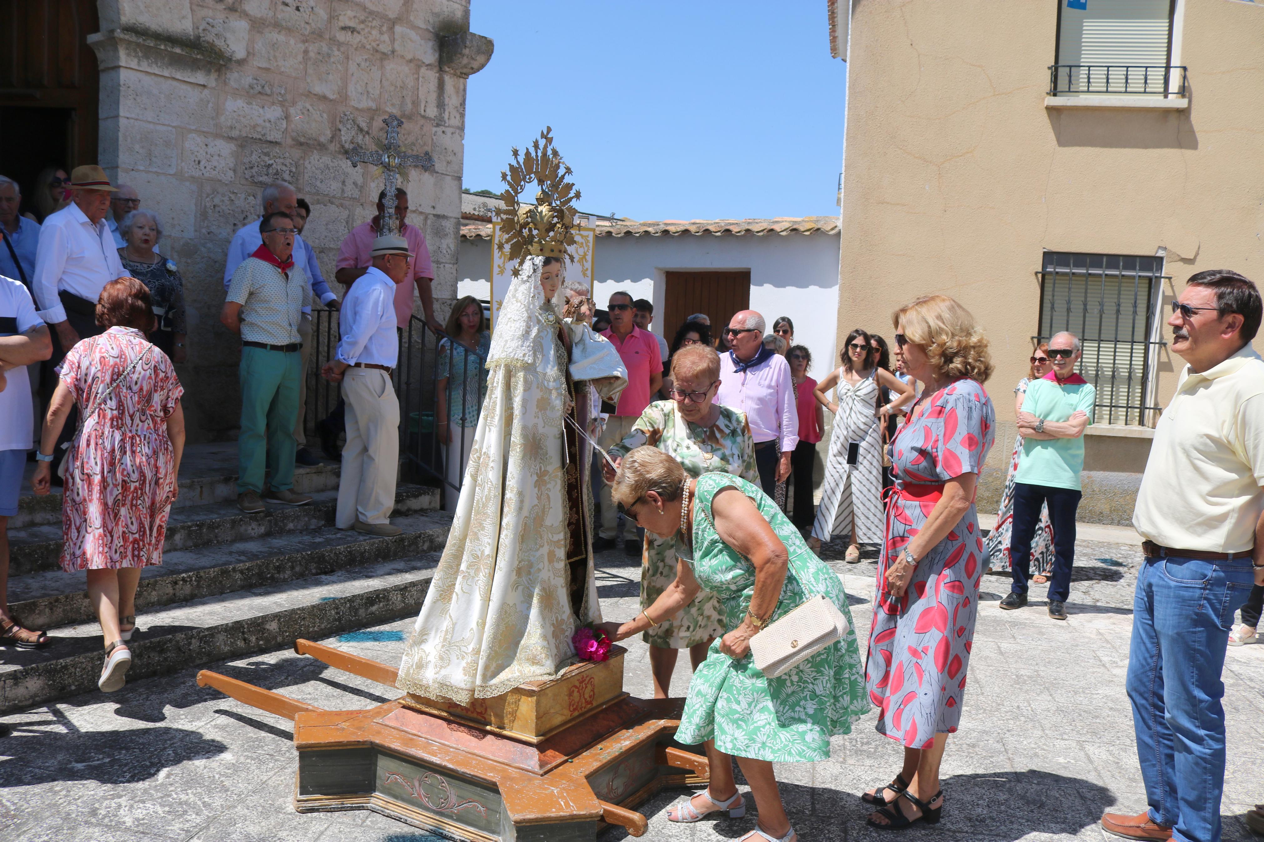 Cevico Navero se rinde a la Virgen del Carmen