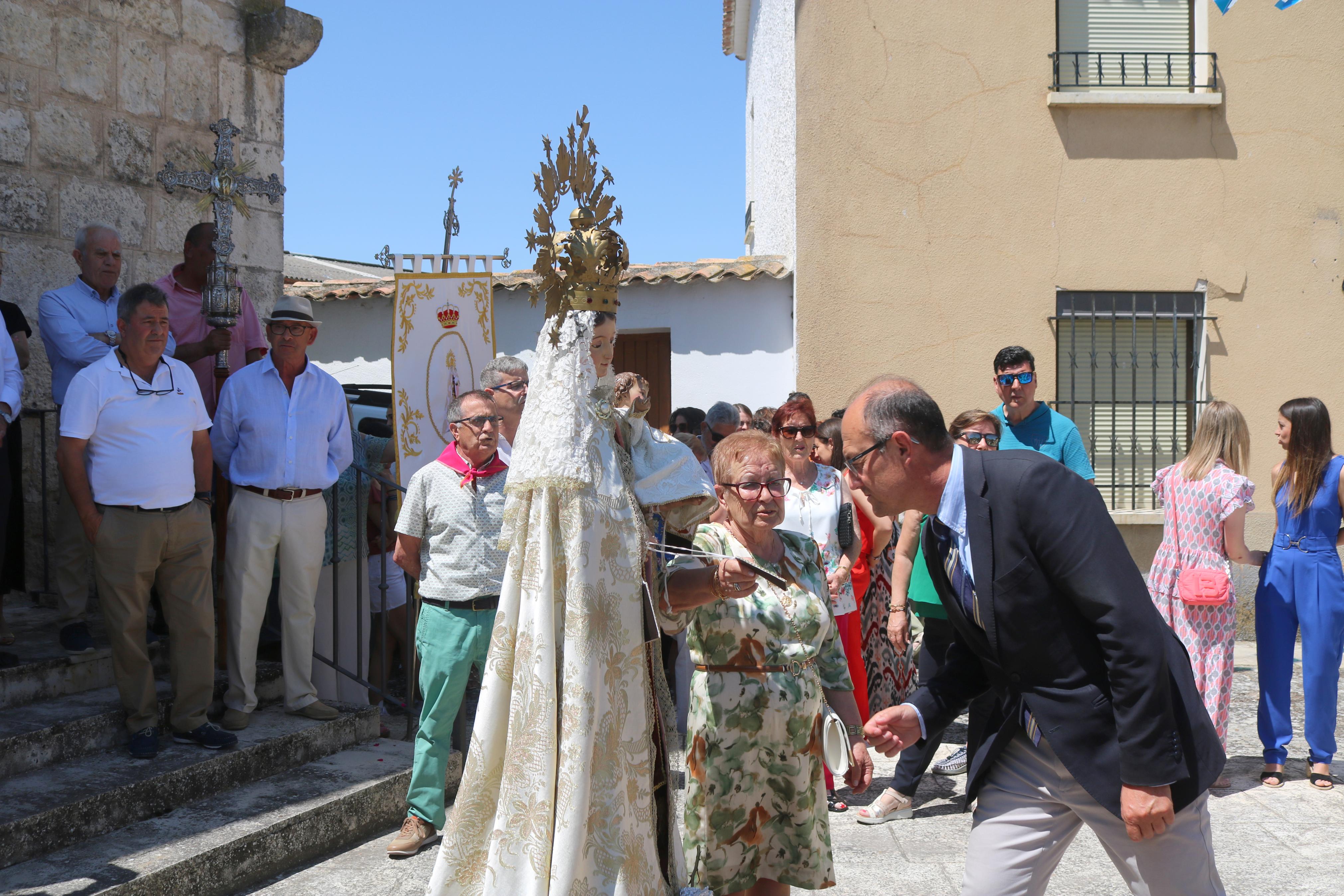 Cevico Navero se rinde a la Virgen del Carmen