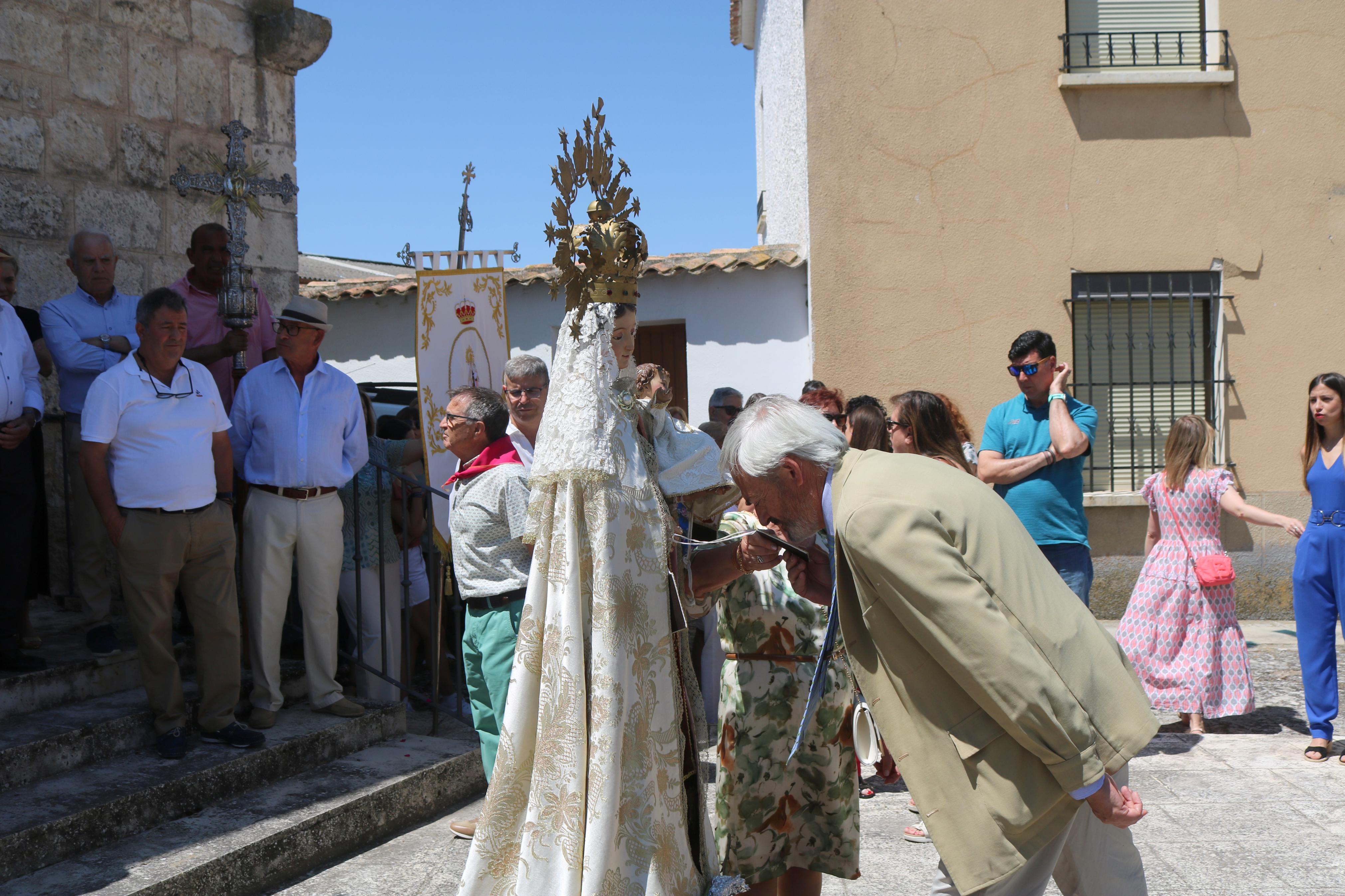 Cevico Navero se rinde a la Virgen del Carmen