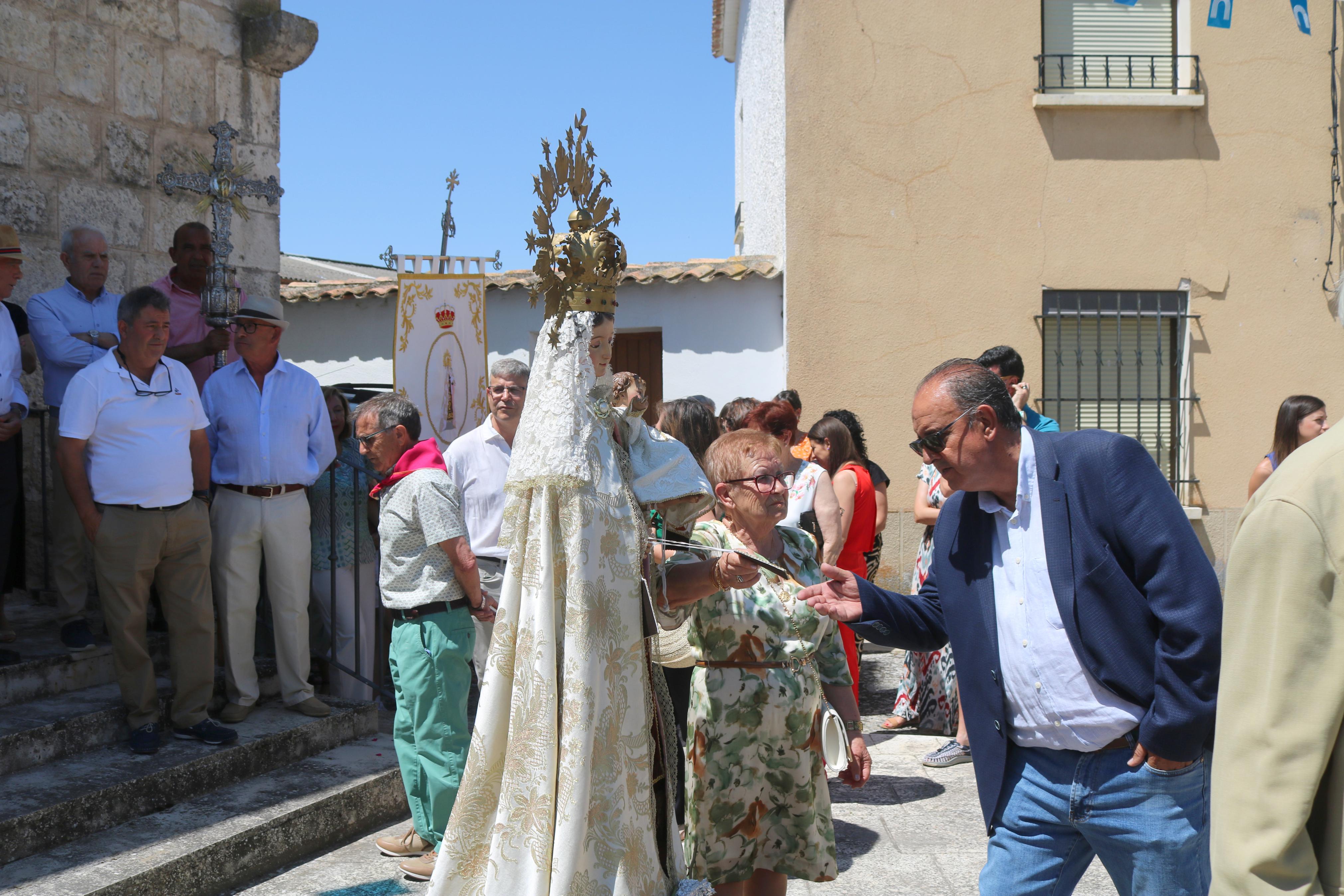 Cevico Navero se rinde a la Virgen del Carmen