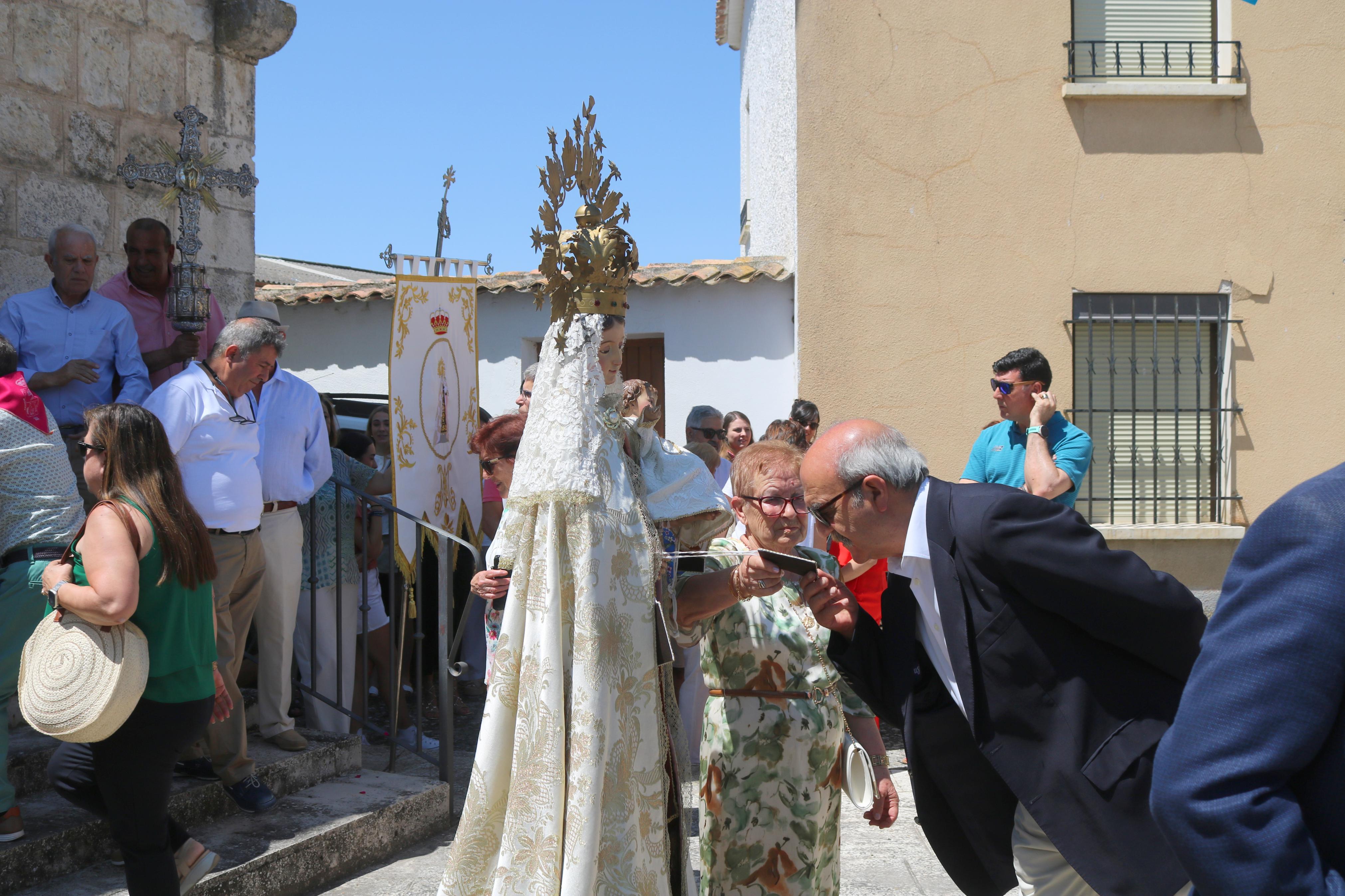 Cevico Navero se rinde a la Virgen del Carmen