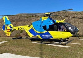 Evacuada en helicóptero tras salirse de la carretera y volcar su turismo